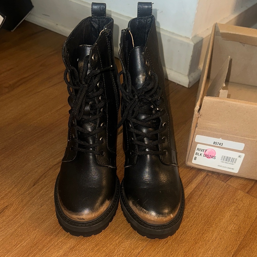 Black Women's Boots. This is the actual design NOT scratches